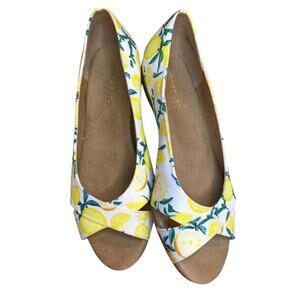 Aerosoles White Yellow Lemon Patterned Summer Flats Open Toe Women's size 8
